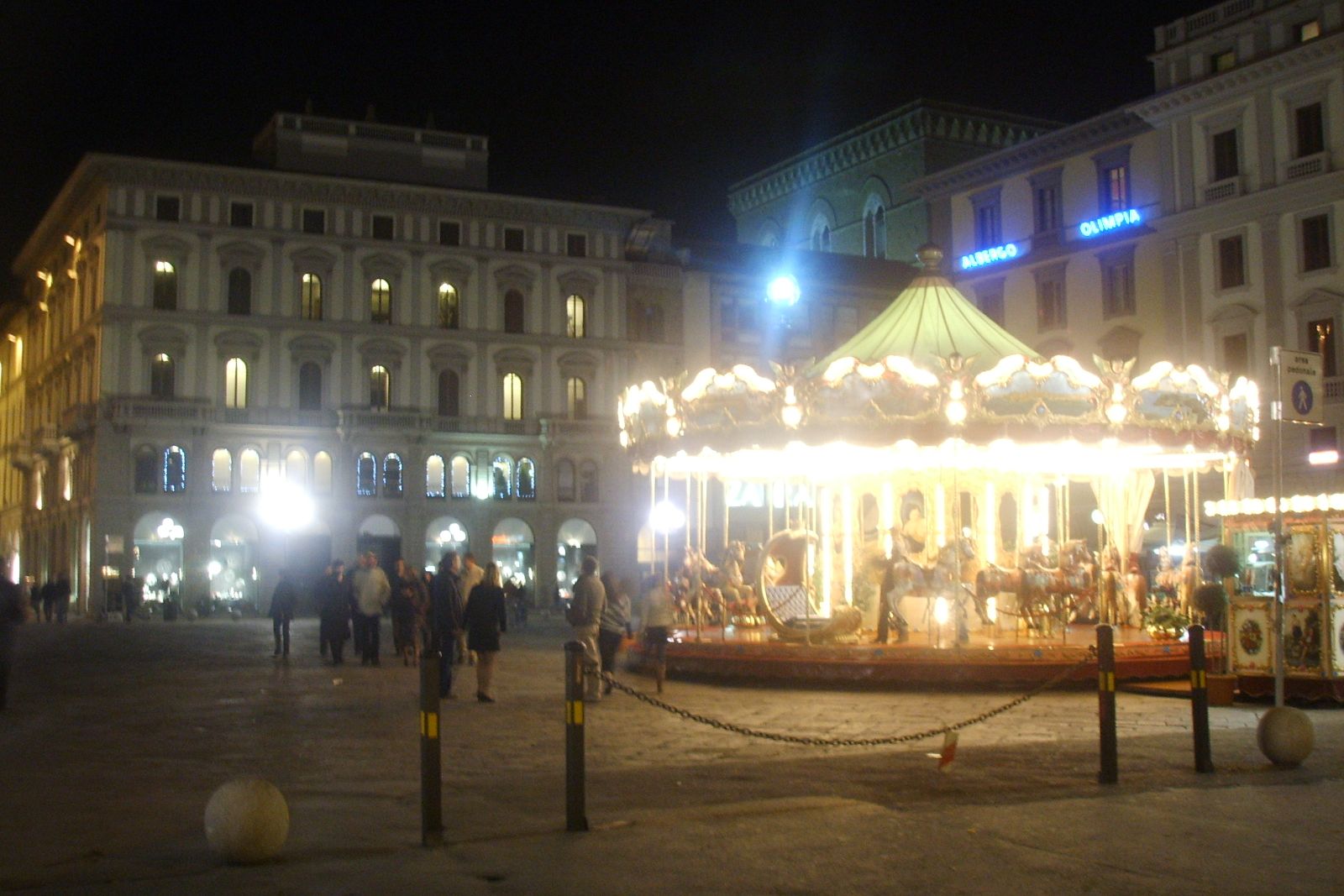 Piazza della Repubblica a Firenze nelle ore serali